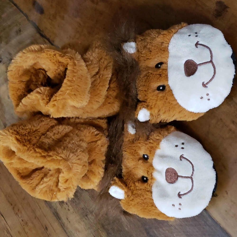 ADORABLE LION SLIPPERS 😍
